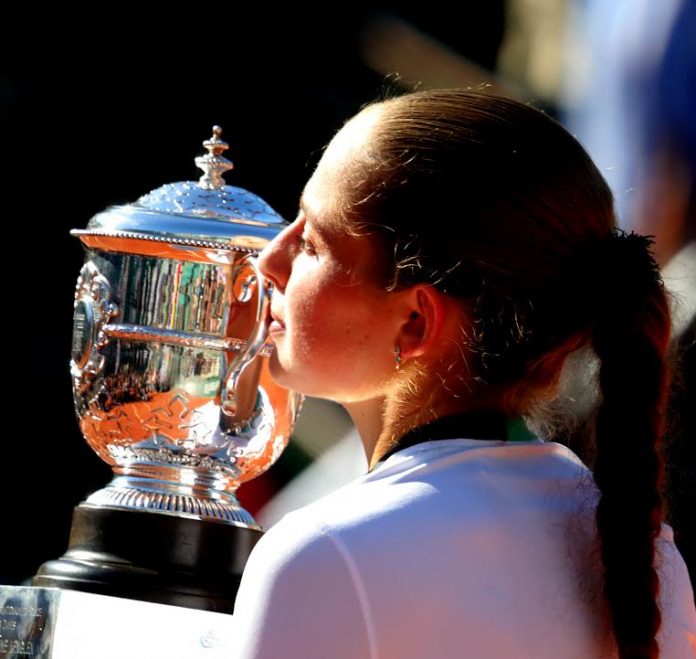 Jelena Ostapenko with Cup
