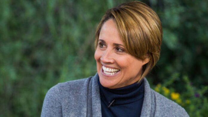 Mary Carillo side view smiling