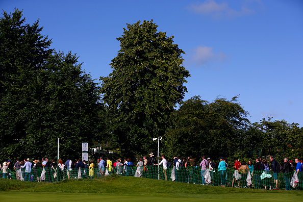 LONDON, ENGLAND - JULY 03: Spectators queue to get into the ground ahead of the start of play on Middle Sunday on day seven of the Wimbledon Lawn Tennis Championships at the All England Lawn Tennis and Croquet Club on July 3, 2016 in London, England. (Photo by Jordan Mansfield/Getty Images)